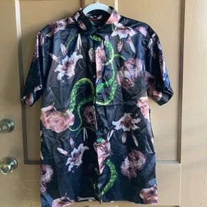 Super shine silk button up fancy medium snakes and roses supreme